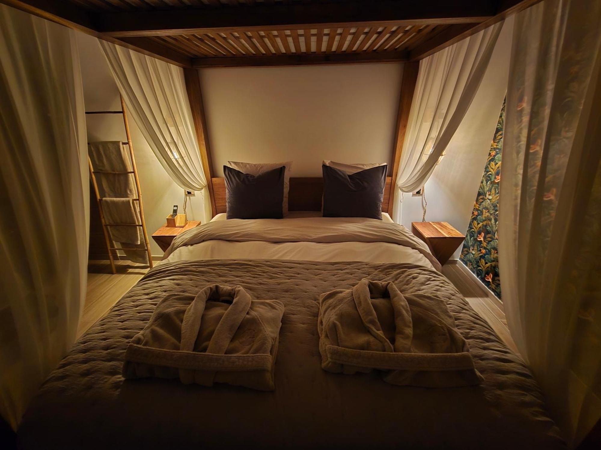 Le Cocoon - Jacuzzi, Sauna Et Piscine Privee Carpentras Exterior photo